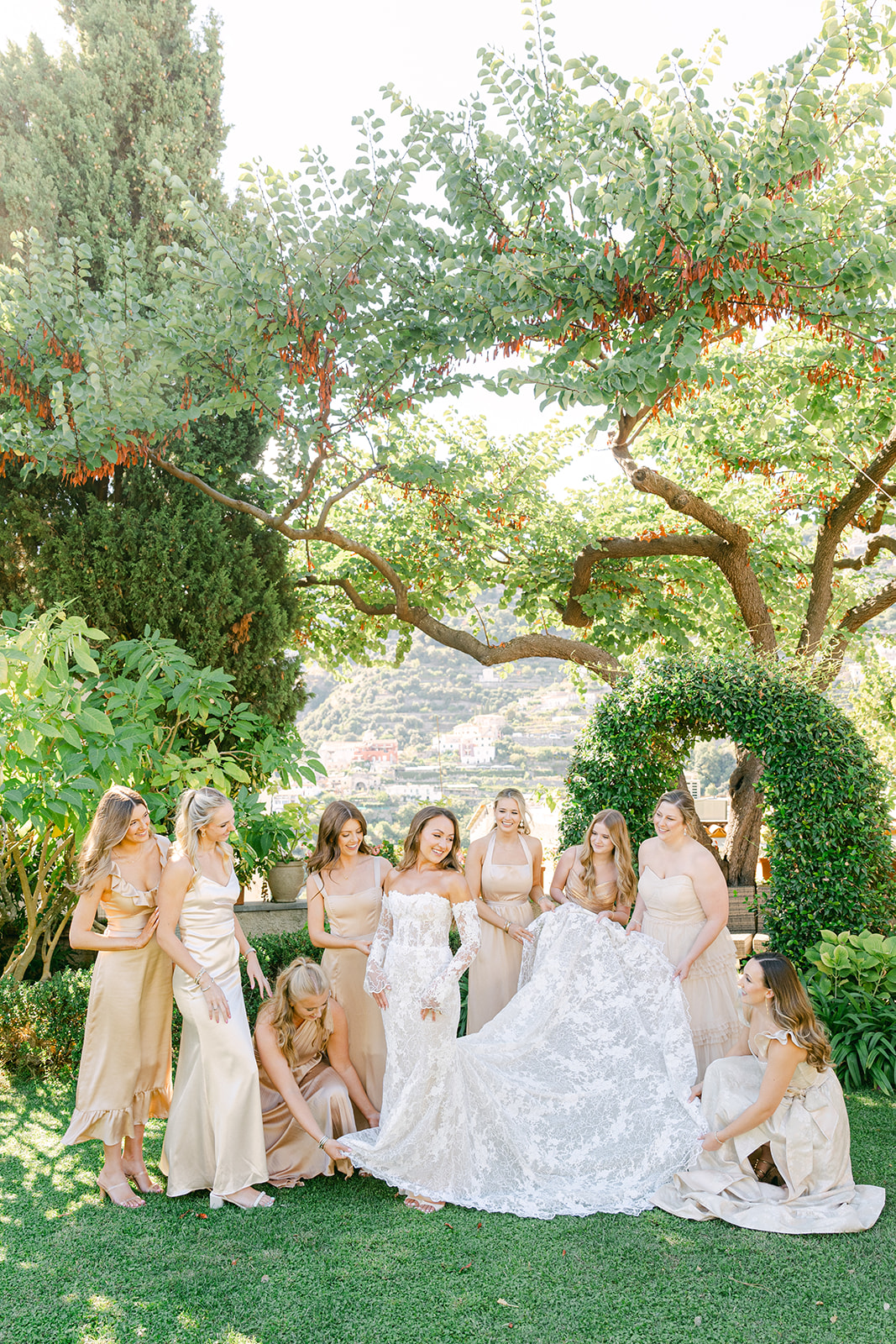 Andrea Gallucci - Destination Wedding Photographer- Amalfi Coast Positano Santorini Barcellona Rome Ravello Paris New York bride and bridesmaids picture outdoor