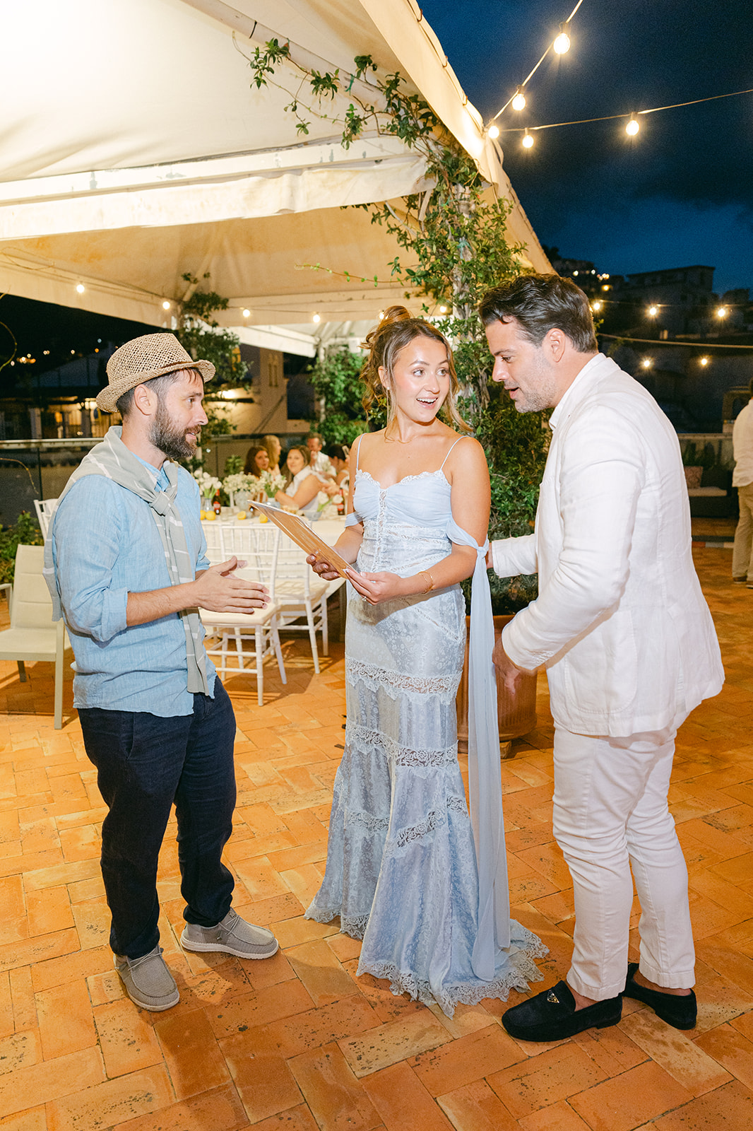 Andrea Gallucci - Destination Wedding Photographer- Amalfi Coast Positano Santorini Barcellona Rome Ravello Paris New York candid photo of the couple with the live local watercolor painter from Amalfi Coast Paintings