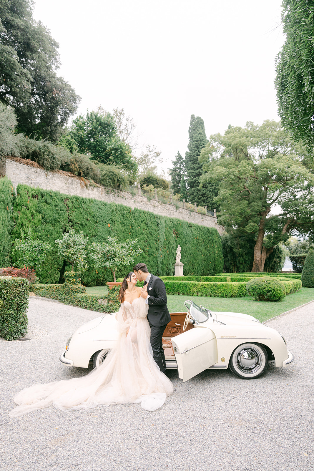 Andrea Gallucci - Destination Wedding Photographer- Amalfi Coast Positano Santorini Barcellona Rome Ravello Paris New York Outdoor wedding photos in the garden of Villa Pizzo