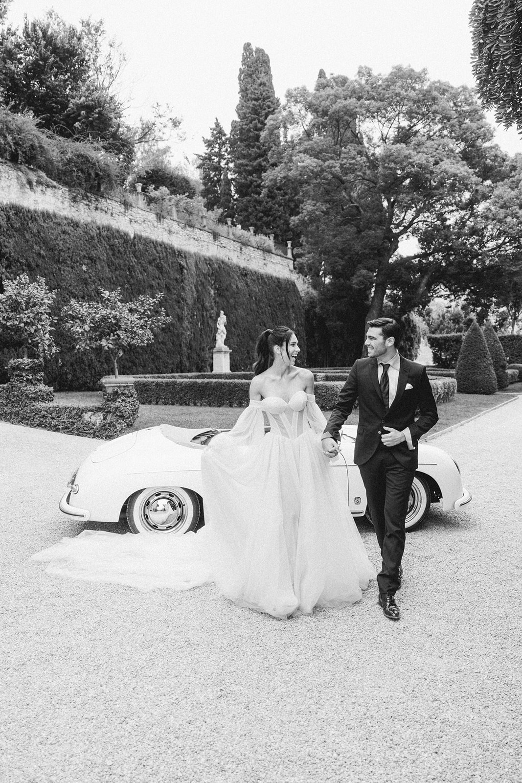 Andrea Gallucci - Destination Wedding Photographer- Amalfi Coast Positano Santorini Barcellona Rome Ravello Paris New York Timeless Wedding photo of Bride and groom in Lake Como
