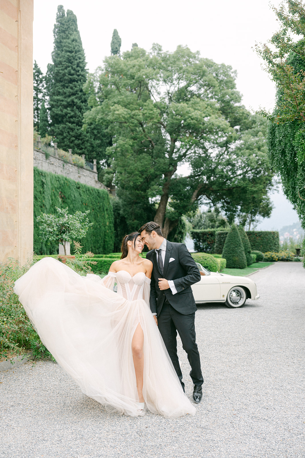 Andrea Gallucci - Destination Wedding Photographer- Amalfi Coast Positano Santorini Barcellona Rome Ravello Paris New York Garden wedding portraits in Lake Como