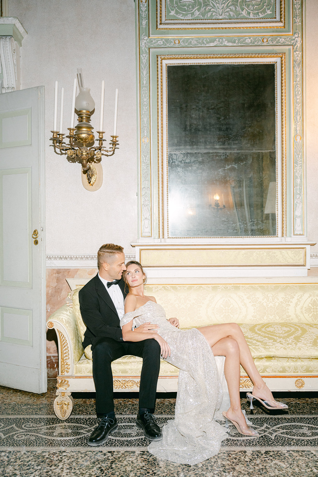 Andrea Gallucci - Destination Wedding Photographer- Amalfi Coast Positano Santorini Barcellona Rome Ravello Paris New York luxury wedding photo indoor of Villa Pizzo