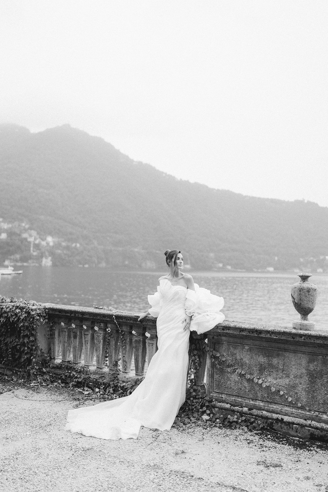 Andrea Gallucci - Destination Wedding Photographer- Amalfi Coast Positano Santorini Barcellona Rome Ravello Paris New York Timeless bridal photos in Lake Como