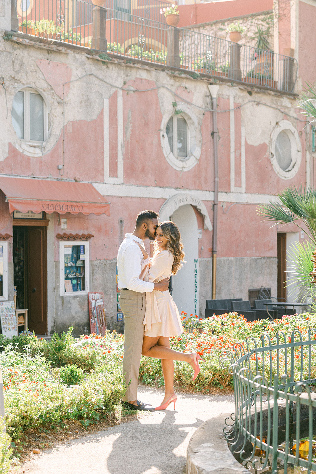 summer couple photoshoot in Ravello, Amalfi Coast