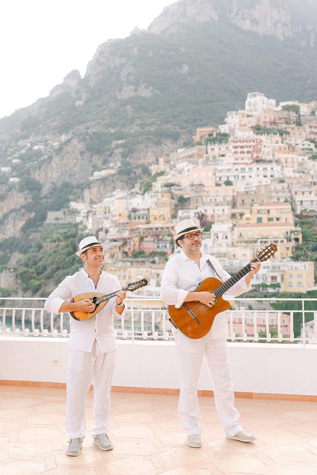 Andrea Gallucci - Destination Wedding Photographer- Amalfi Coast Positano Santorini Barcellona Rome Ravello Paris New York musicians playing with the Amalfi Coast backdrop during reception