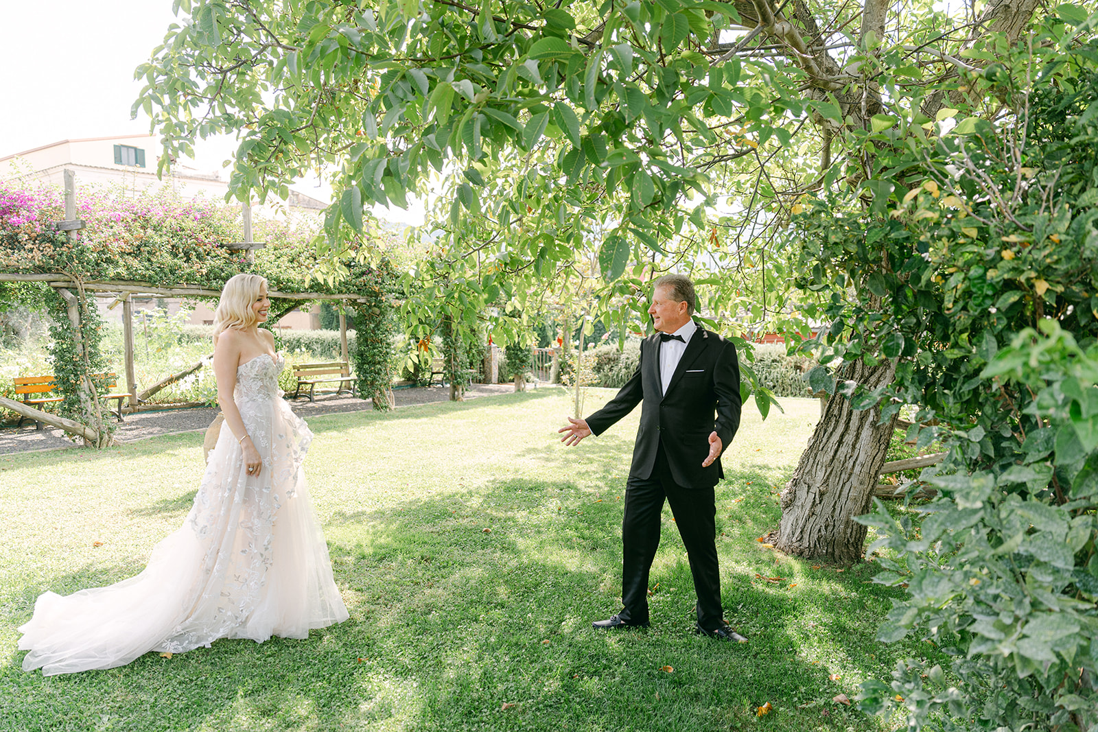 Father of the bride first look reaction captured in Italian wedding photography style