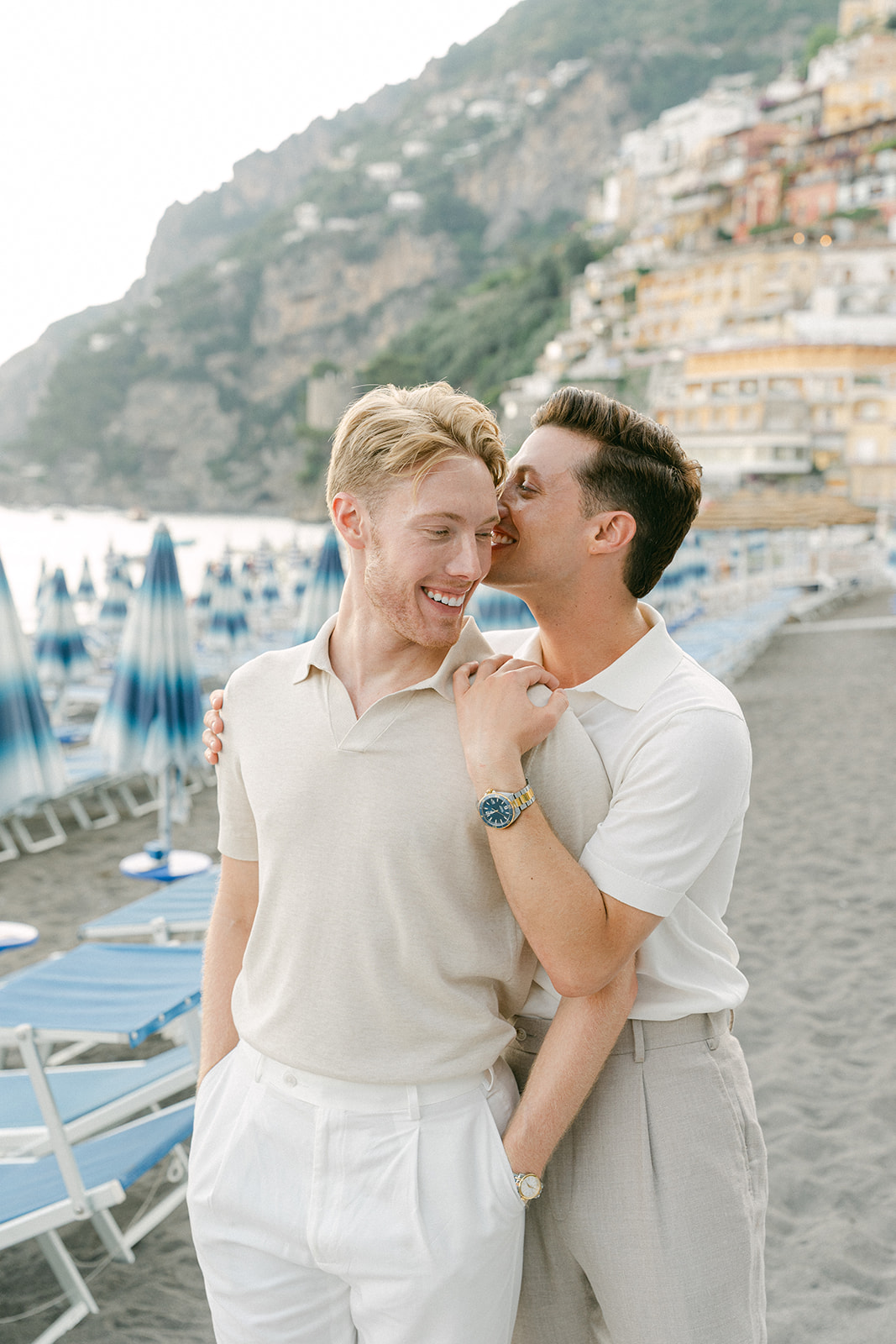 Outdoor engagement photo session by the sea in Amalfi Coast