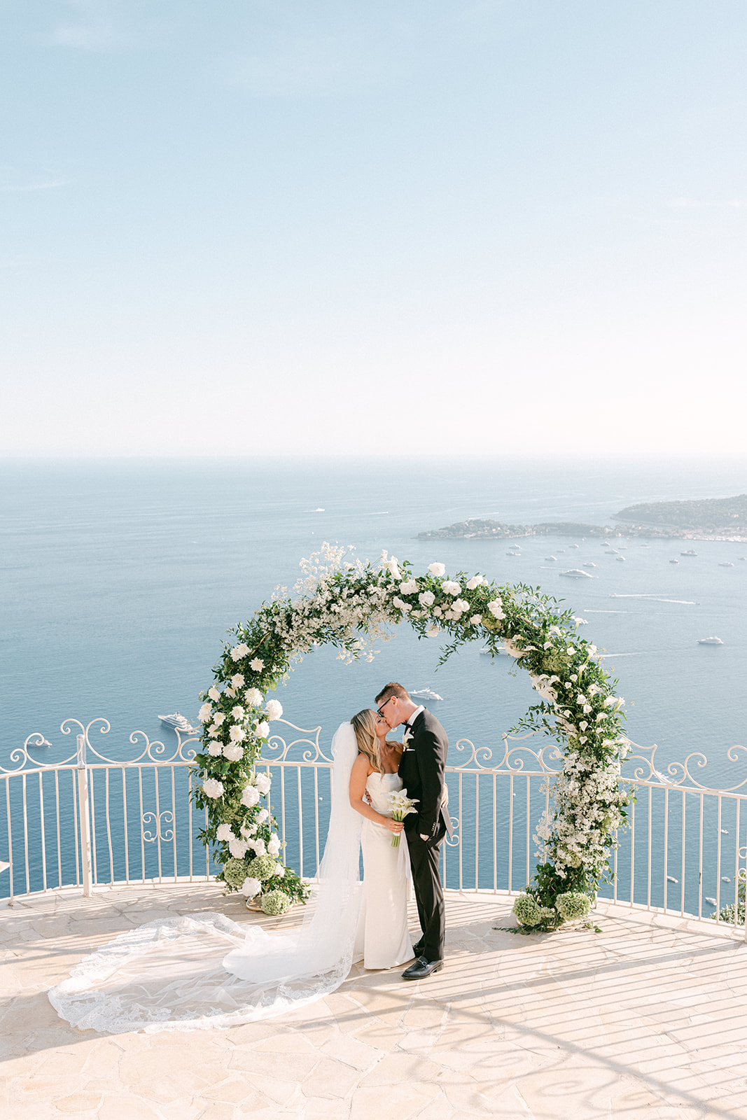 Wedding ceremony at Château de la Chèvre d’Or in Èze, French Riviera