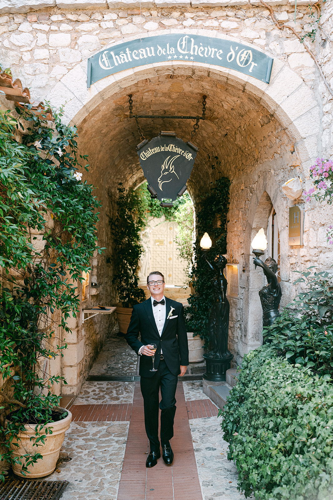 groom portrait outdoor in france