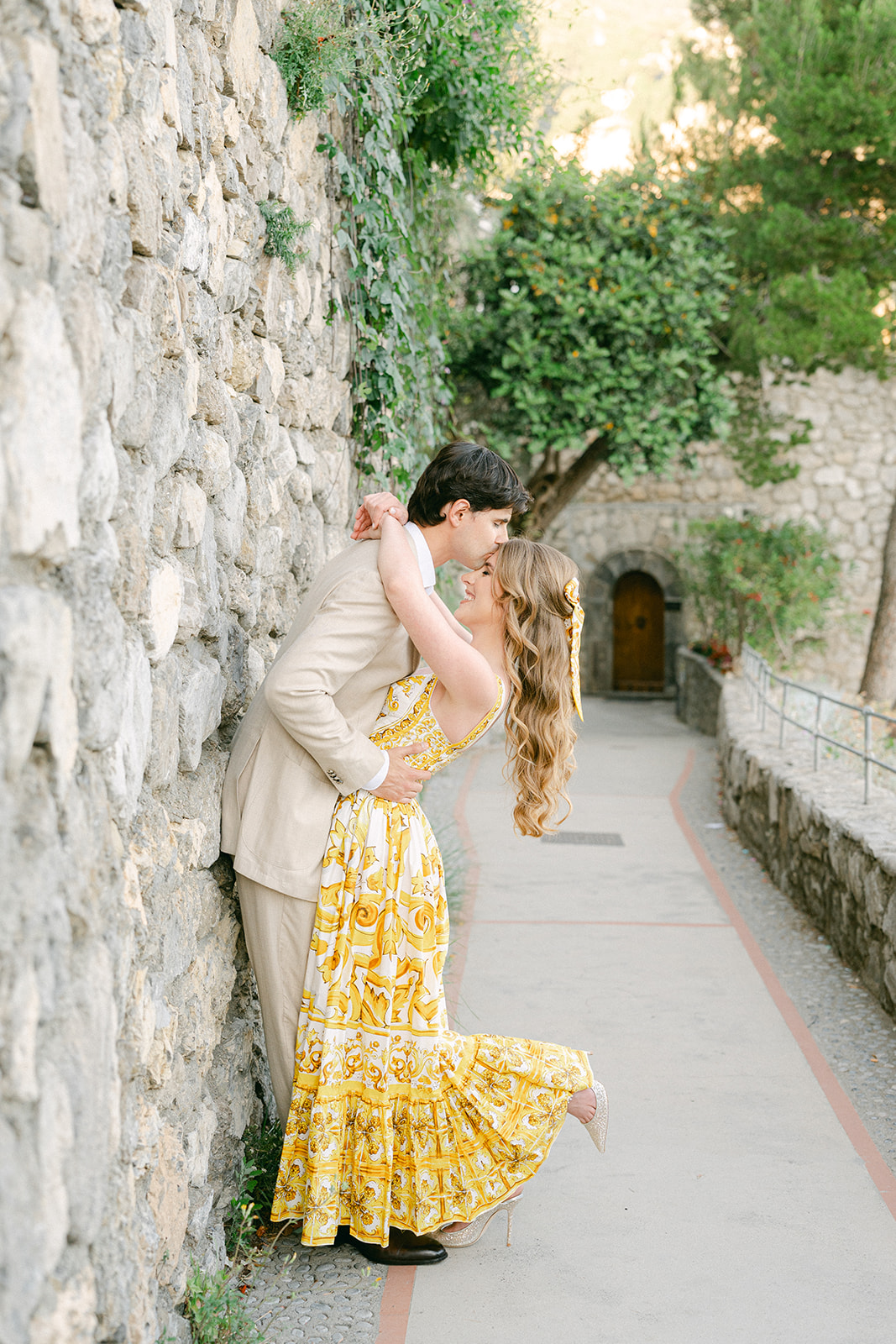 Romantic Amalfi Coast vacation moment captured during an engagement photoshoot 